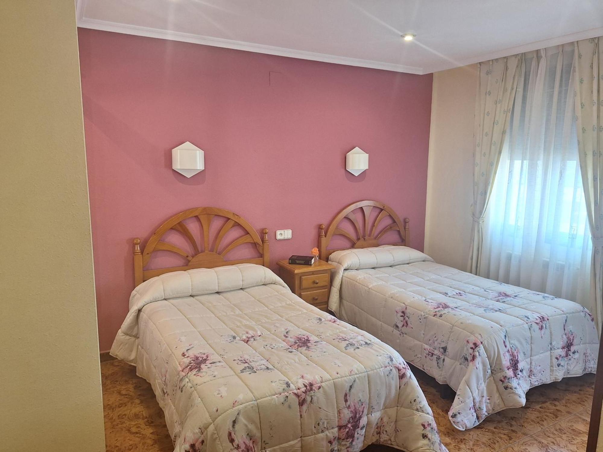 Hostal Pachin Mieres  Esterno foto