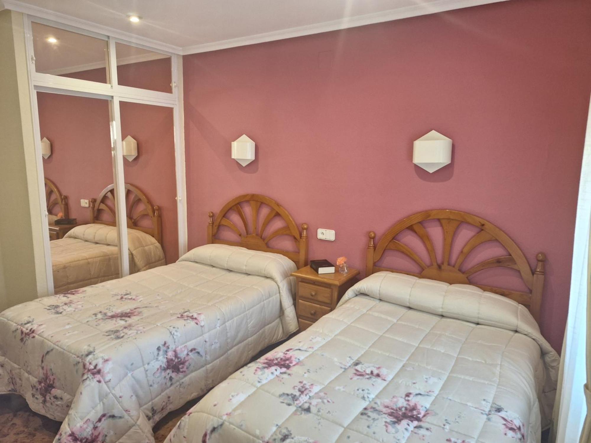 Hostal Pachin Mieres  Esterno foto