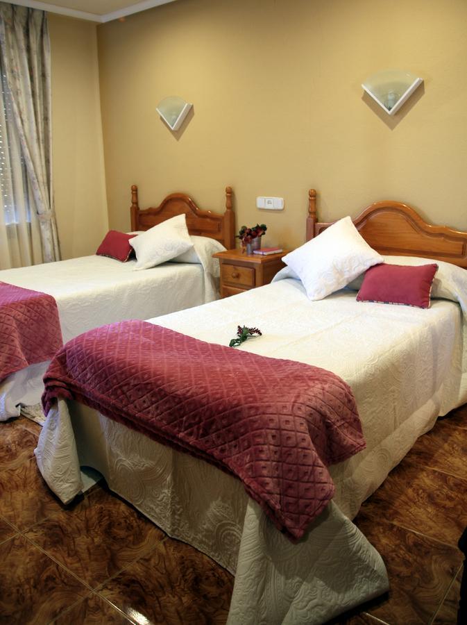 Hostal Pachin Mieres  Esterno foto